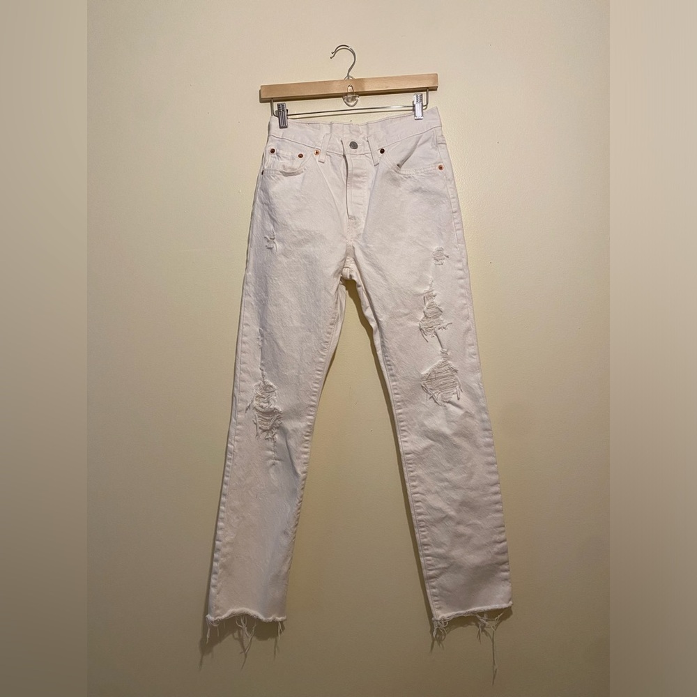 Levi's 501 Women White Straight Distressed Jeans. Size 26 - Picture 2 of 11